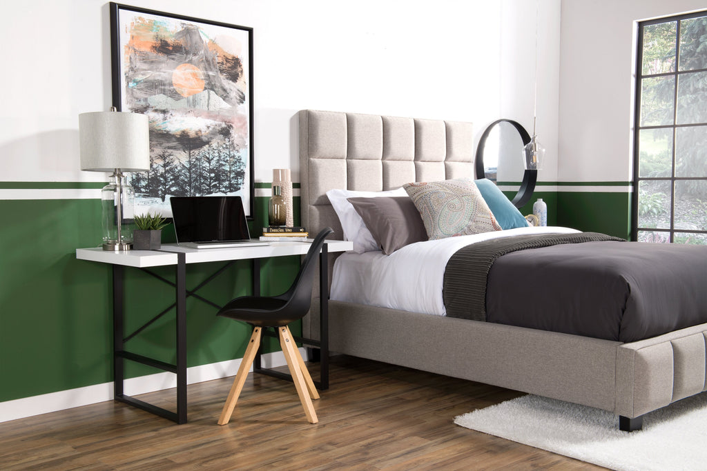 25.25" Clear Base with Brushed Nickel Table Lamp|Lampe de table de 25,25 po nickel brossé et base transparente